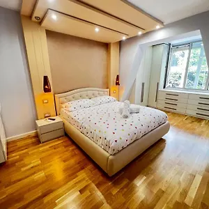Center شقة تيرانا